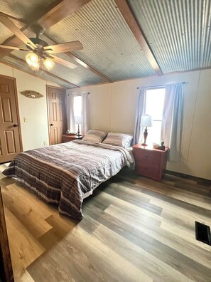 3 dormitorios, tabla de planchar con plancha, wifi gratis y ropa de cama