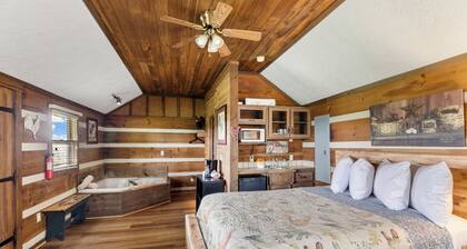 Cozy Parkway Cabin with Mountain Views - Cabin 4