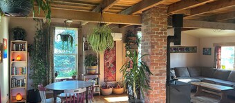 Cozy home in the heart of Advocate Harbour, Pet friendly!