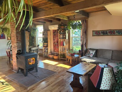 Cozy home in the heart of Advocate Harbour, Pet friendly!