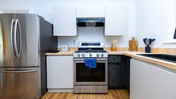 KylskÄp, mikrovÄgsugn, ugn och spishÀll