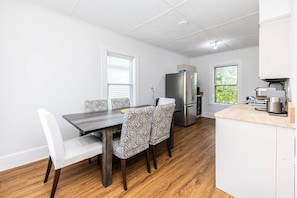 Dining - Spacious 3BR Family Flat — Near Encore, Downtown Boston & Assembly Row (Somerville)