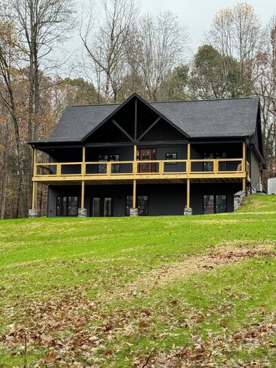 Private New 6-BR Nolin Lake Retreat with Fire Pit and Commercial Ice Maker