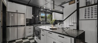 Historic 1915 Home, 1 Mile from AT&T Stadium, with 5 bedrooms & Private Backyard