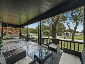 Terrace/patio - LUX HOME 4 min to AT&T | Rangers /Close to Airport (Arlington)