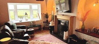 Causeway Headland Gem - 4BD Cottage Retreat