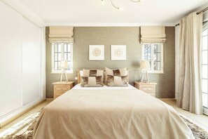 5 bedrooms, iron/ironing board, travel cot, free WiFi - Lovely Very Private Villa with Beautiful Gardens (Albufeira)