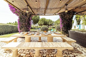 Outdoor dining - Lovely Very Private Villa with Beautiful Gardens (Albufeira)