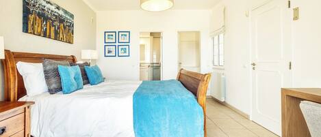 5 habitaciones, tabla de planchar con plancha y cuna de viaje