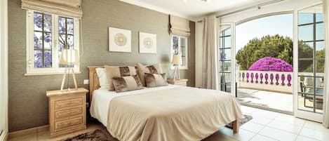 5 bedrooms, iron/ironing board, travel cot, free WiFi