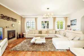 TV, fireplace, offices