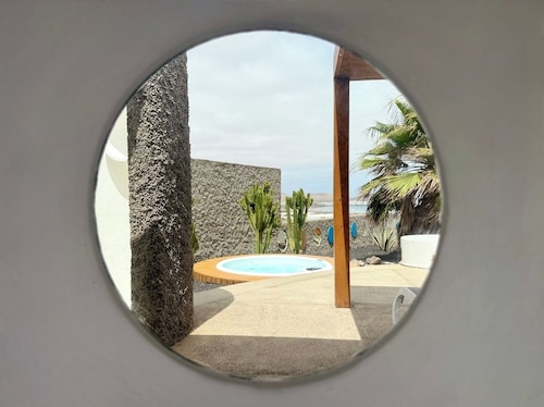 Canaryislandshost l Origen