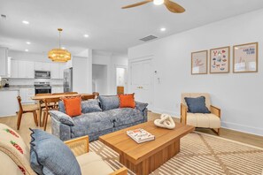 TV - Modern 4BR • Steps to Shore (Myrtle Beach)