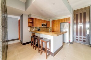 Fridge, microwave, stovetop, coffee/tea maker