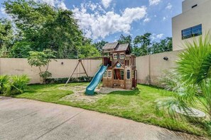 Children’s area - Air-conditioned penthouse with private rooftop, strong WiFi, pool & cabana (Playa del Carmen)