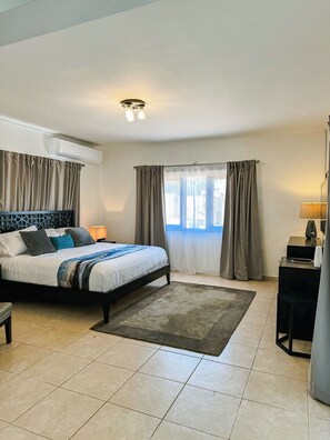 3 chambres, fer et planche à repasser, Wi-Fi, draps fournis