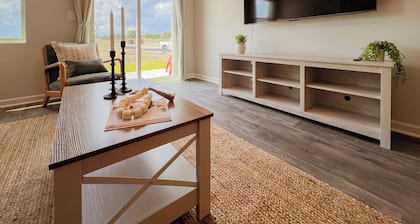 Charming 3-bedroom townhome with AC, WiFi in welcoming Myrtle Beach