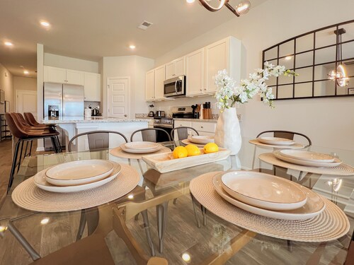 Charming 3-bedroom townhome with AC, WiFi in welcoming Myrtle Beach