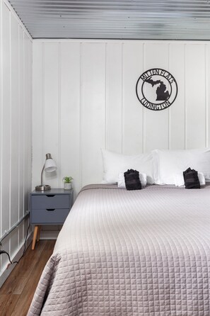 5 bedrooms, WiFi, bed sheets