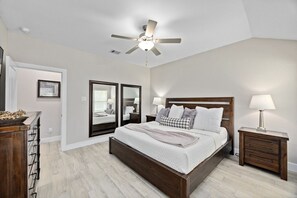 3 bedrooms, desk, iron/ironing board, travel crib