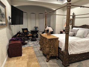 3 bedrooms, iron/ironing board, WiFi, bed sheets - Dallas Horse Property on 5 acres, "a little piece of paradise." (Dallas)