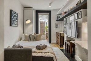 1 soverom, skrivebord, strykejern/-brett og wi-fi (inkludert)