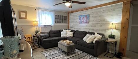 Smart TV, caminetto, studio