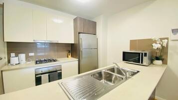 Fridge, microwave, oven, stovetop