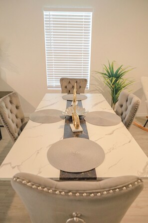 Dining - Lovely 3-bedroom house - Sea World San Antonio with AC, WiFi (San Antonio)