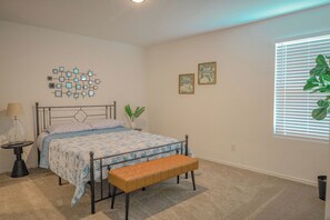 3 habitaciones, tabla de planchar con plancha, wifi y ropa de cama 