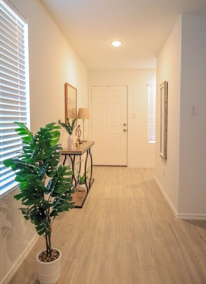 Interior - Lovely 3-bedroom house - Sea World San Antonio with AC, WiFi (San Antonio)