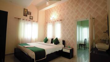 Junior Room, Balcony, Mountain View