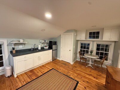 Charming Historic Carriage House Studio Apartment