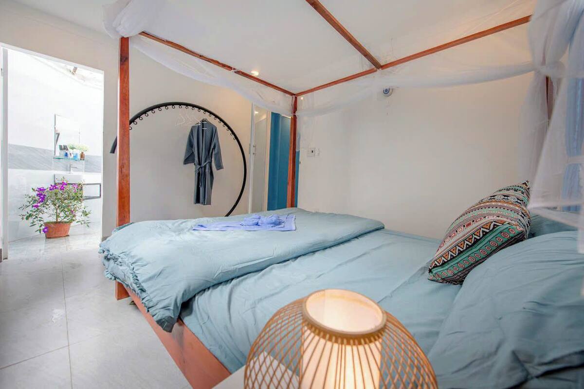 Economy Room, Balcony, Lake View