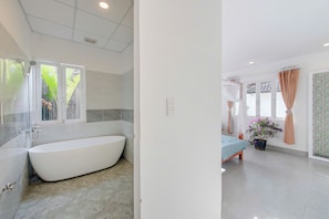 Family Apartment, Lake View | Bathroom | Free toiletries, hair dryer, slippers, soap - Homestay Vuon Phap BMT (Buon Ma Thuot)