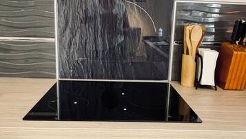 Réfrigérateur, four, plaque de cuisson, lave-vaisselle