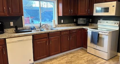 Pet friendly 2-bedroom house near downtown Bethel