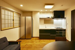 冷蔵庫、電子レンジ、コンロ、食器洗い機