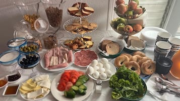 Ruokailu omassa huoneessa