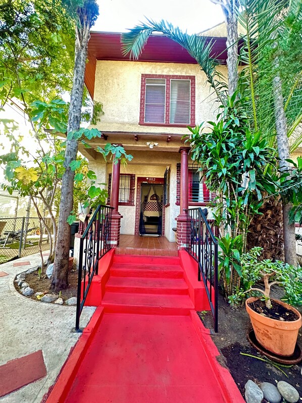 Mặt tiền nơi lưu trú