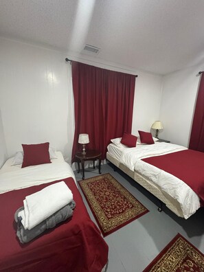 Triple Room, Courtyard View | Free WiFi - Naryn Guest house (Los Angeles)
