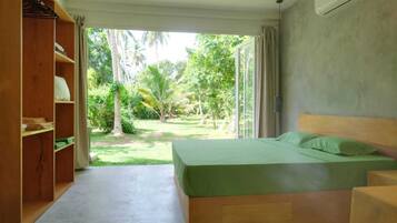 1 bedroom, in-room safe, free WiFi, bed sheets