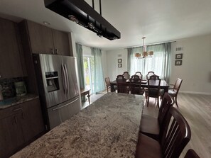 Dining - The Blueberry Farm on 1.5 acres of land, with hot tub and sauna (Pocono Pines)