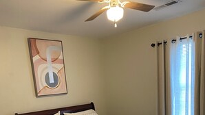 2 bedrooms, iron/ironing board, free WiFi, bed sheets - Embrace Peaceful Luxury in a Contemporary Escape (Brownsville)