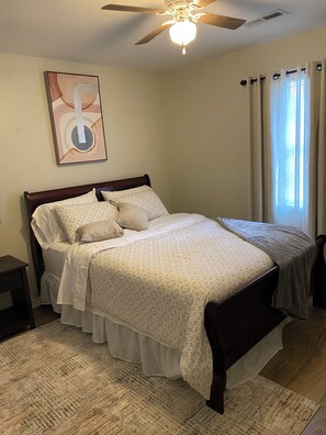 2 bedrooms, iron/ironing board, free WiFi, bed sheets