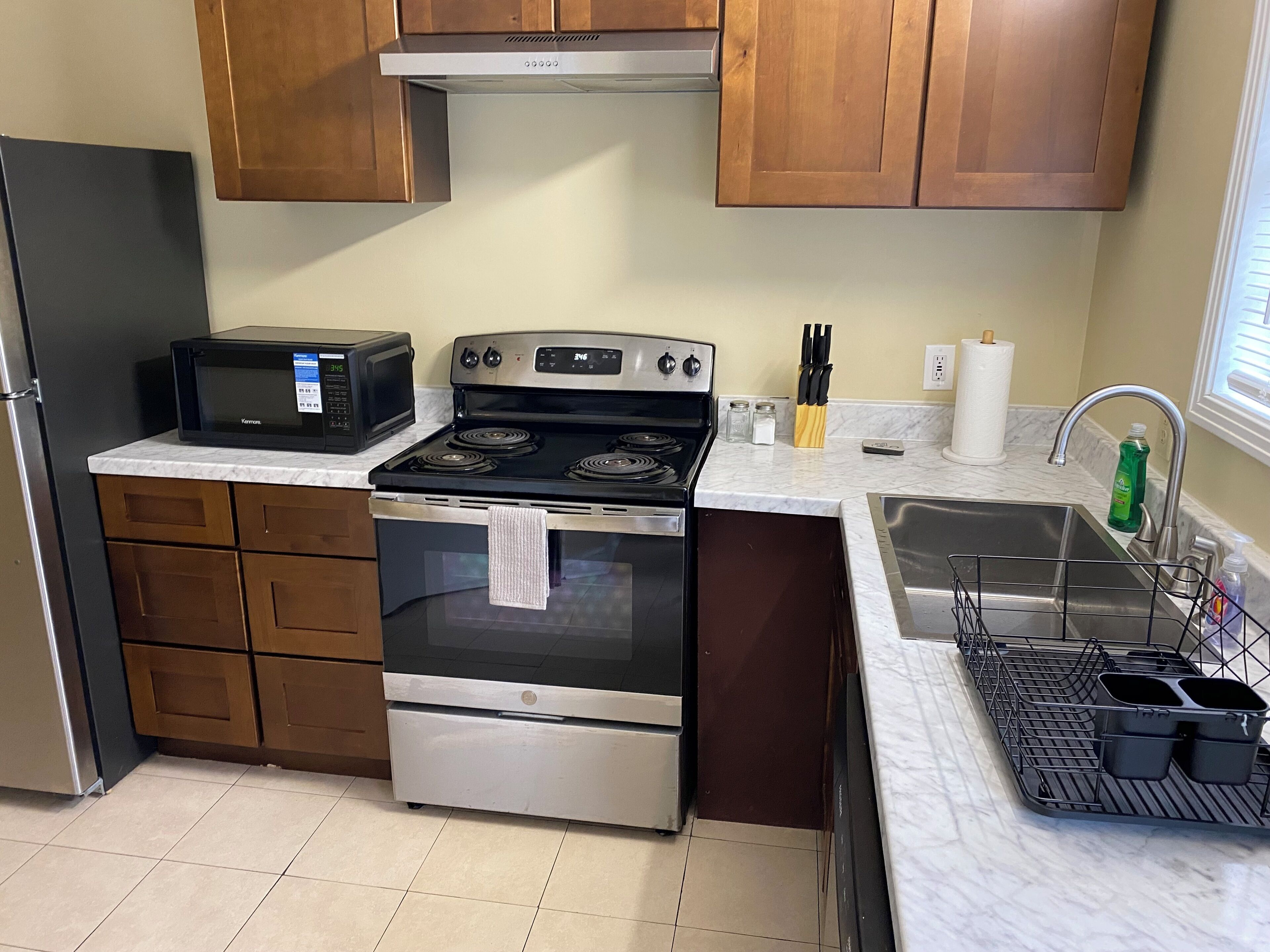 冰箱、微波炉、烤箱、炉灶