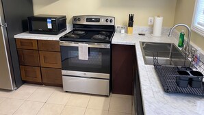 Coffee/tea maker, fridge, microwave, oven - Embrace Peaceful Luxury in a Contemporary Escape (Brownsville)