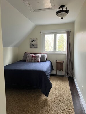 4 bedrooms, bed sheets