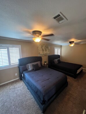 4 bedrooms, iron/ironing board, WiFi, bed sheets