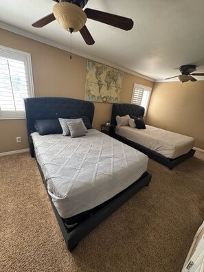 4 bedrooms, iron/ironing board, WiFi, bed sheets